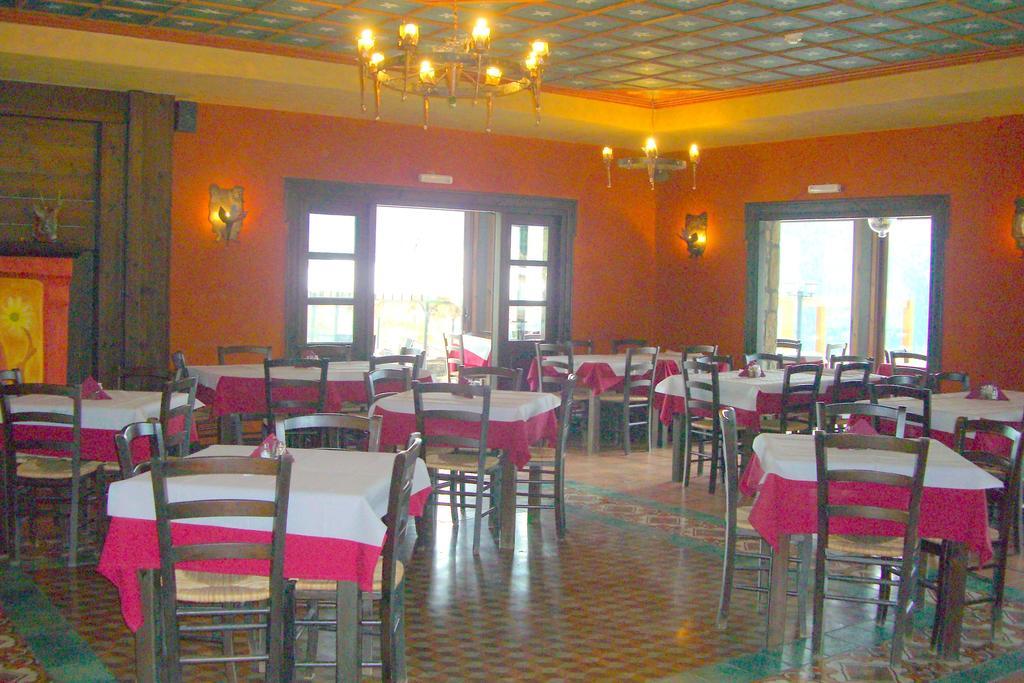 Astrovolia Hotel Kalampáka Buitenkant foto